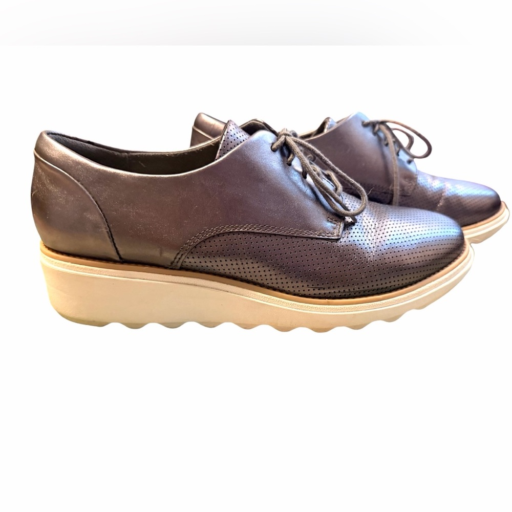 Clark’s Lace-Up Platform Oxfords in Metallic Gray